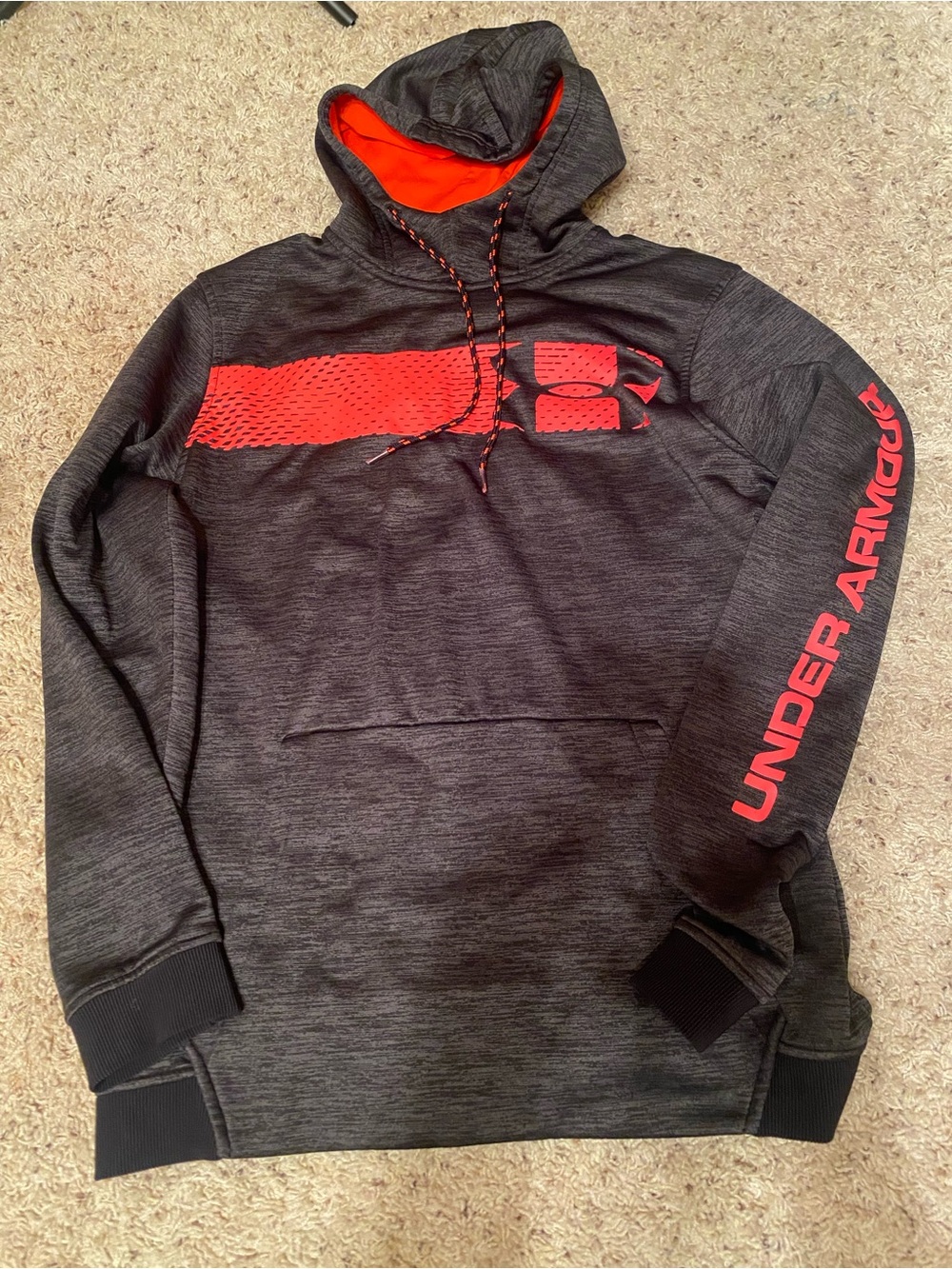 Under Armour Men’s Gray & highlighter orange Pullover Hoodie size medium EUC